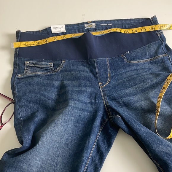 Maternity Signature Levi Strauss Maternity Jeans- Skinny- Dark Wash- Large - Picture 12 of 16